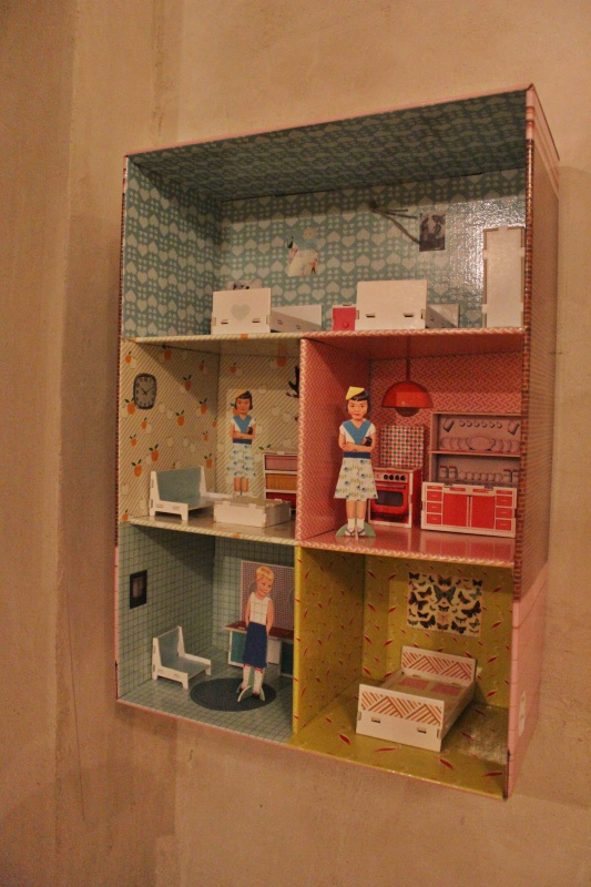 casa-muñecas-devan-y-cabinet